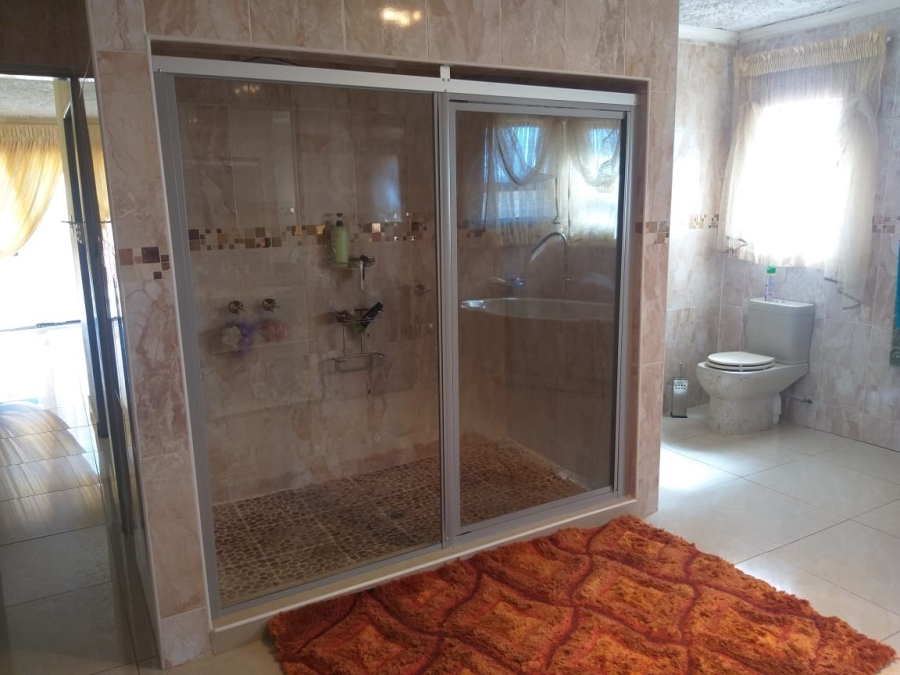 To Let 5 Bedroom Property for Rent in Grimbeeck Park North West